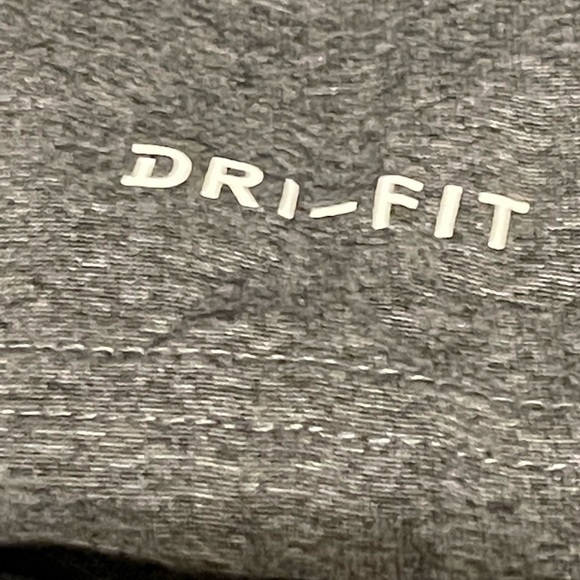 The Nike Tee M Athletic Cut Dri-Fit Baseball grey crew neck short sleeve t-shirt - Picture 7 of 9